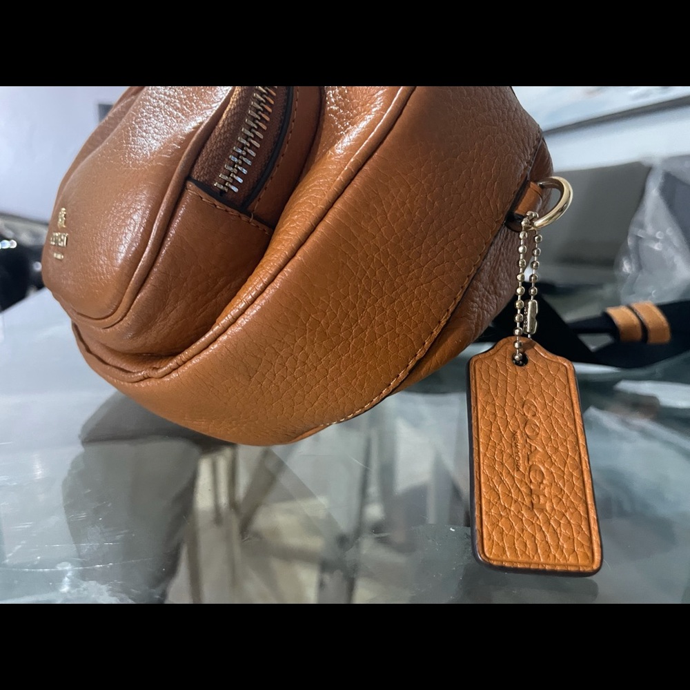 Coach - Picture 2 of 6